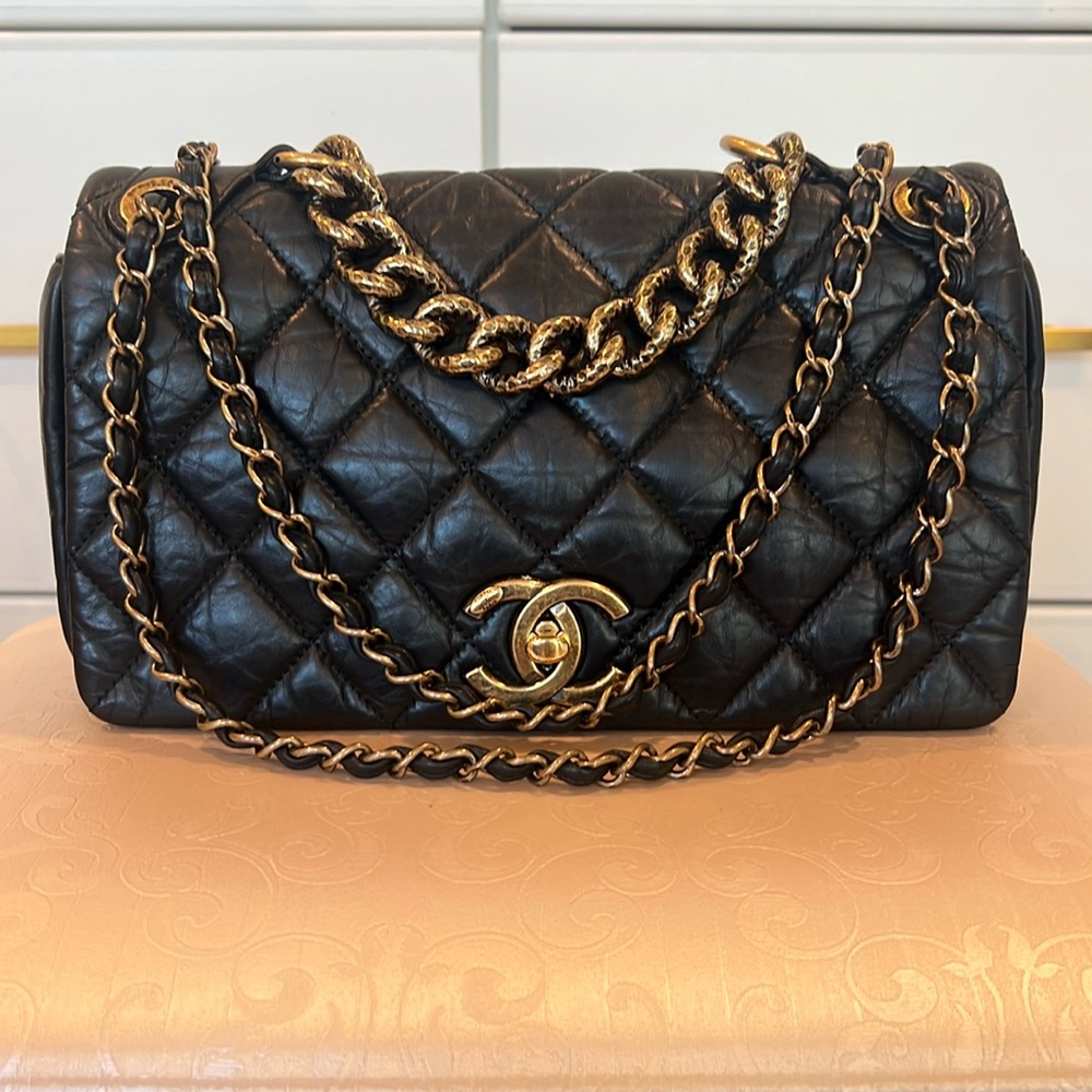 Chanel Black Quilted Shoulder Bag with Gold Chain